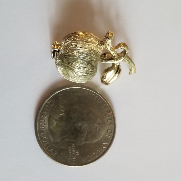 Vintage fruit brooch small pin gold tone apple peach plum - Picture 8 of 8